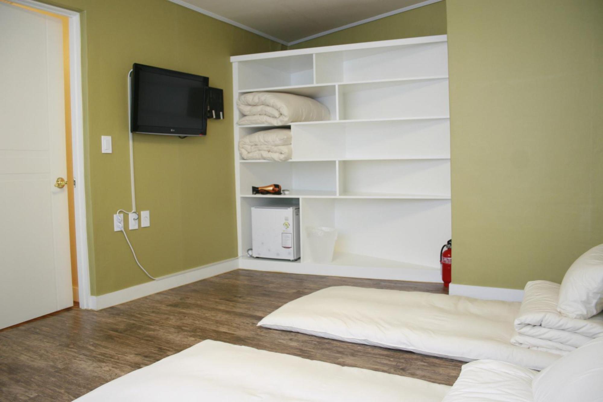 Crib 49 Guesthouse - Foreigner Only Soul Pokoj fotografie